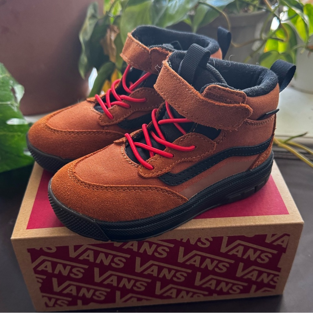 Toddler MTE Mini Crest Vans NEW
